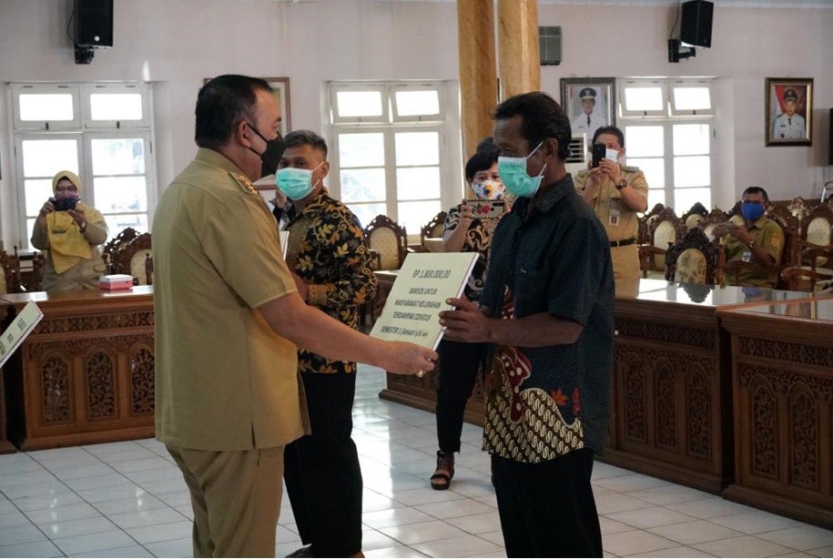 Lurah Kledung Karangdalem Hadiri Undangan Launching Bansos Bagi Warga Kelurahan