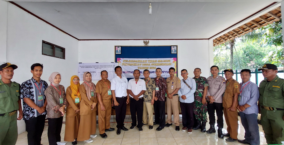 Camat Banyuurip @galuh_bakti hadiri kegiatan Ujian Calon Perangkat Desa di Desa Sumbersari Kecamatan Banyuurip Kabupaten Purworejo Senin 22 April 2024.