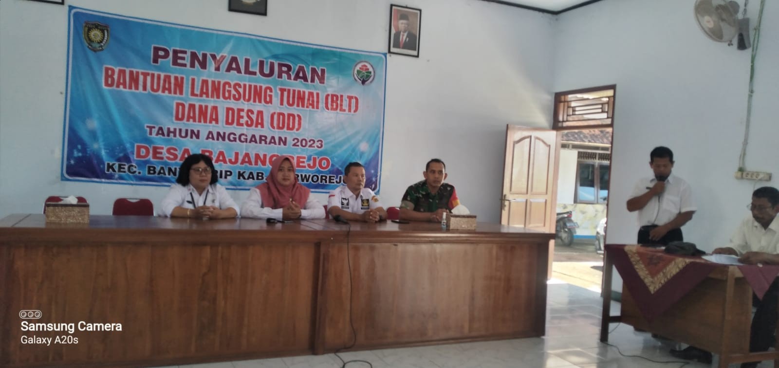 SEKCAM BNTYYRIP HADIRI RAPAT  PEMBAGIAN BLT DD DI DESA BAJANGREJO