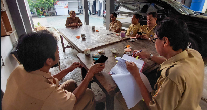 Camat Banyuurip laksanakan staff meeting untuk memonitoring desa