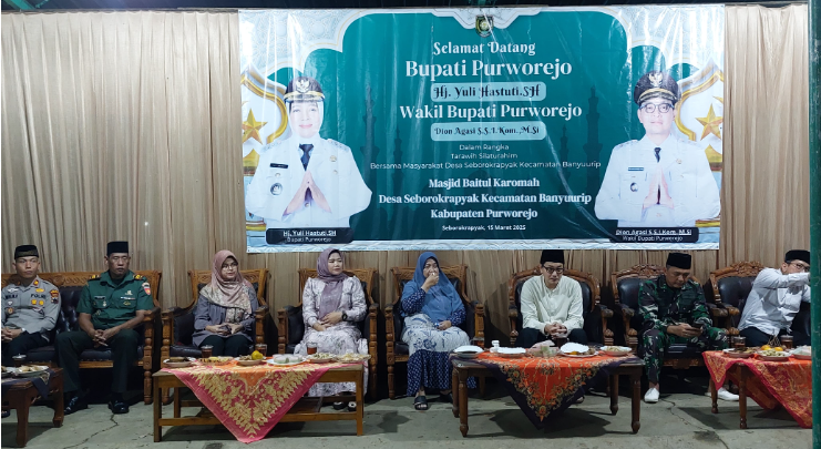 Bupati Purworejo beserta Wakil Bupati dan rombongan Forkopimda hadir dalam kegiatan Tarawih Silaturahmi di Desa Seborokrapyak 