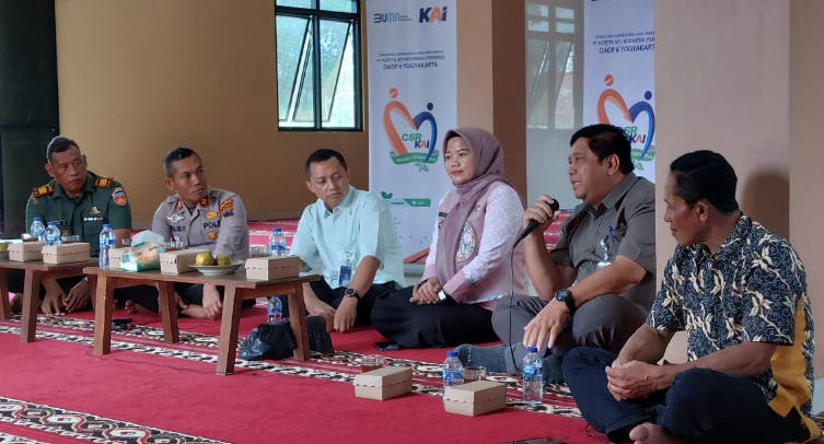 Camat Banyuurip Terima Bantuan CSR PT KAI untuk Pembangunan Masjid Al-Mutaqin