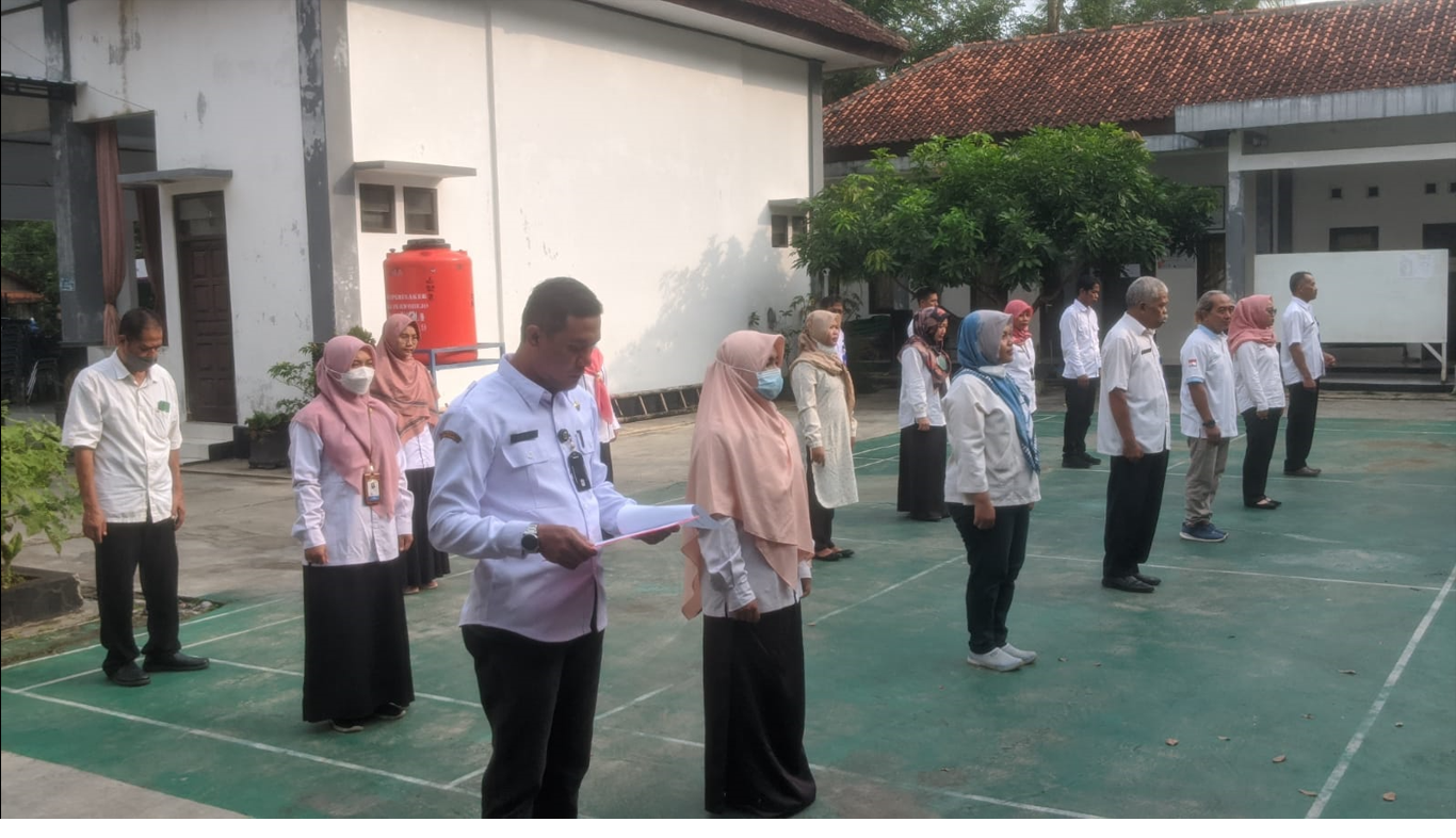 APEL PAGI Hari pertama masuk kerja setelah libur Lebarabn,  Diikuti semua Pegawai Kantor kecamatan Banyuurip