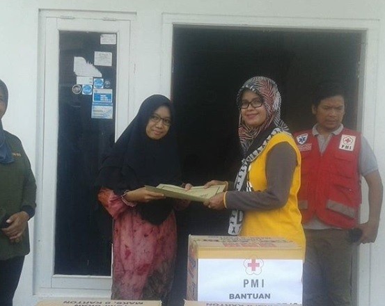 Camat serahkan bantuan sosial korban bencana angin puting beliung