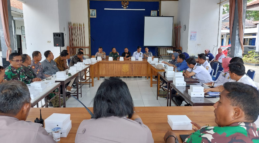 CAMAT BANYUURIP HADIRI KEGIATAN RAPAT EVALUASI TAHAPAN KAMPANYE 6 KECAMATAN