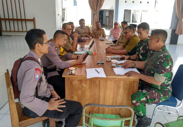 Rapat Koordinasi Persiapan pembentukan Panitia HUT Kemerdekaan RI ke 79 di Kecamatan Banyuurip