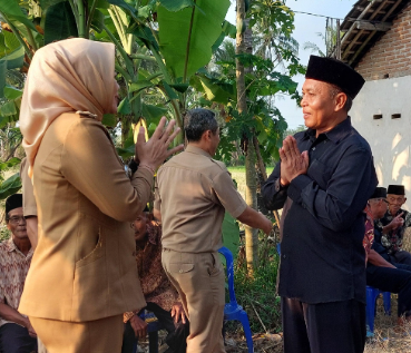 Camat banyuurip takziah ke Pegawai Kelurahan Kledung Karangdalem. Senin 8 Juli 2024